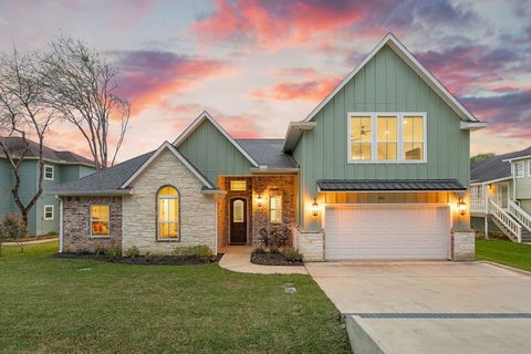 Homes For Sale - 341 Holiday Lane<br/> San Jacinto County, Coldspring, TX 77331