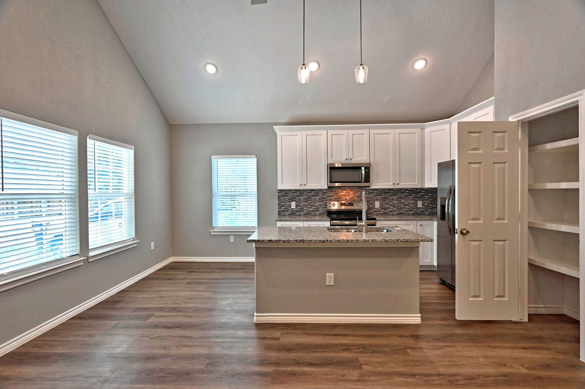 11913 Nelwood
