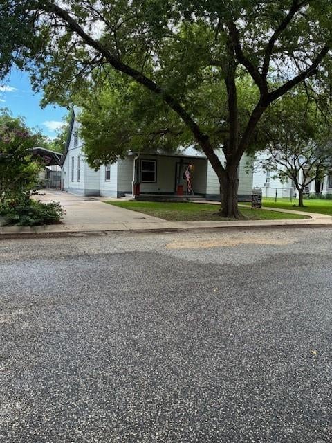 Photo of 603 Hudgins St ST, Smithville, TX 78957 (MLS # 56060631)