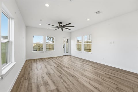 Tiny photo for 530 N 4th Street, La Porte, TX 77571 (MLS # 47528023)