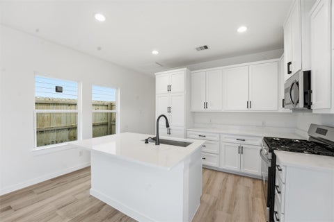 Photo of 530 N 4th Street, La Porte, TX 77571 (MLS # 47528023)