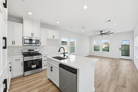 Tiny photo for 530 N 4th Street, La Porte, TX 77571 (MLS # 47528023)