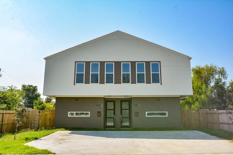 Photo of 4358 Clover Street #A, Houston, TX 77051 (MLS # 20332988)
