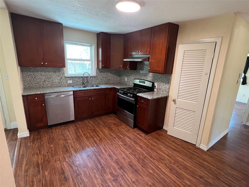 Photo of 410 Broad Ripple Drive, Houston, TX 77336 (MLS # 81798357)