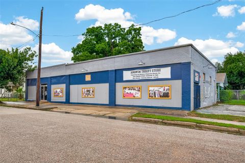 Photo of 2102 Common Street, Houston, TX 77009 (MLS # 13054595)