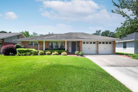 Photo of 6215 Waltway Drive, Houston, TX 77008 (MLS # 76436684)