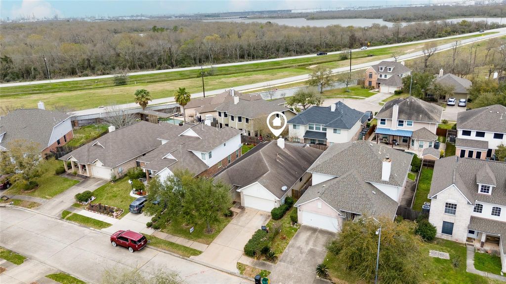Photo of 1631 Crescent Shores Lane, Pasadena, TX 77586 (MLS # 5165923)