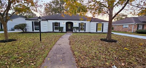 Photo of 18630 Prince William Lane, Houston, TX 77058 (MLS # 35641345)