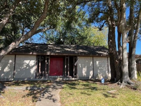Photo of 5446 Loch Lomond Drive, Houston, TX 77096 (MLS # 10415114)