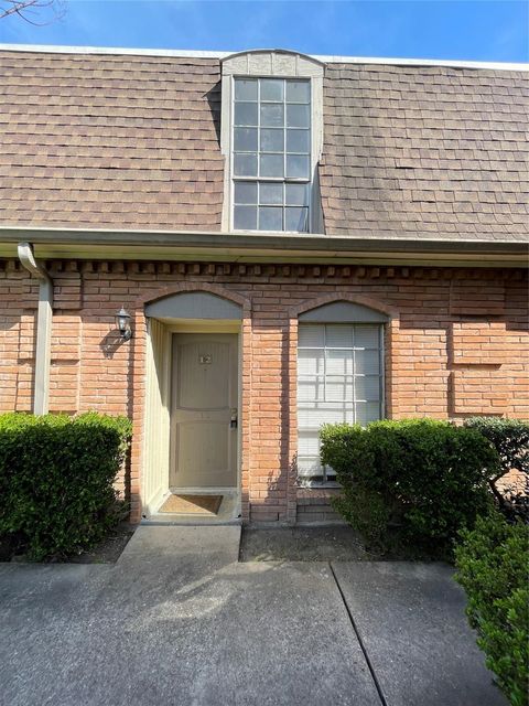 Photo of 1220 Shadowdale Drive #12, Houston, TX 77043 (MLS # 45163101)