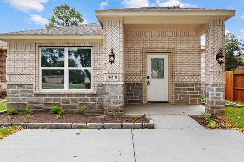 Photo of 142 College Street, Fresno, TX 77545 (MLS # 71656315)
