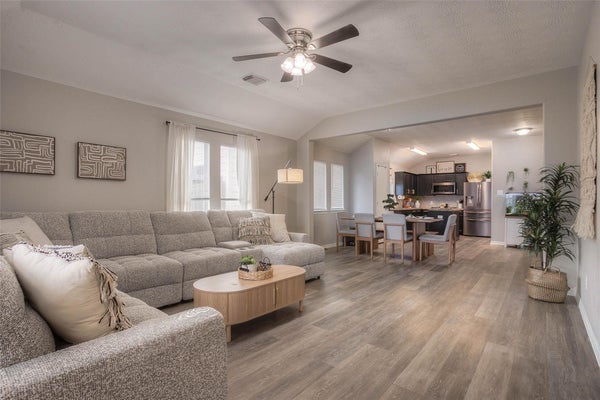 5049 WILLOW POINT DR, CONROE, TX 77303 - Image 81664136f21bdb9b6d8e37fb5c8192df/2335011821