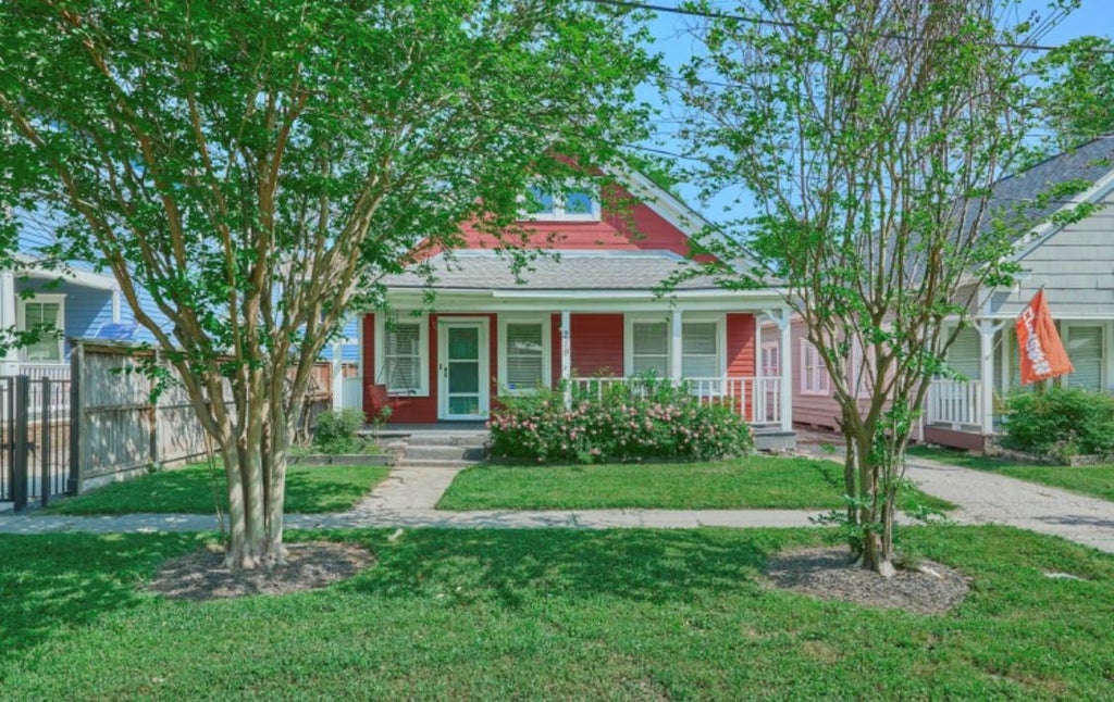 Photo of 219 W 13th Street, Houston, TX 77008 (MLS # 43224419)