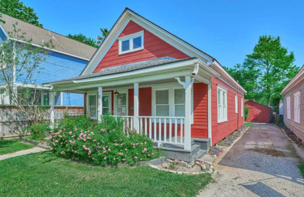 Photo of 219 W 13th Street, Houston, TX 77008 (MLS # 43224419)