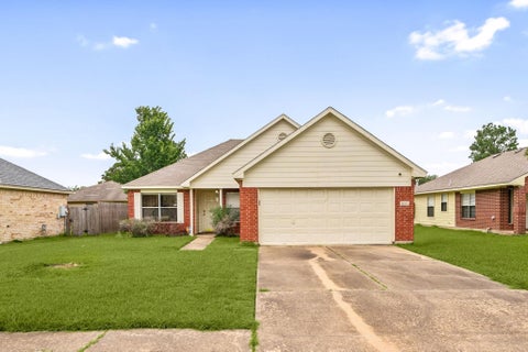 Photo of 16602 Lazy Ridge Road, Houston, TX 77053 (MLS # 890117)