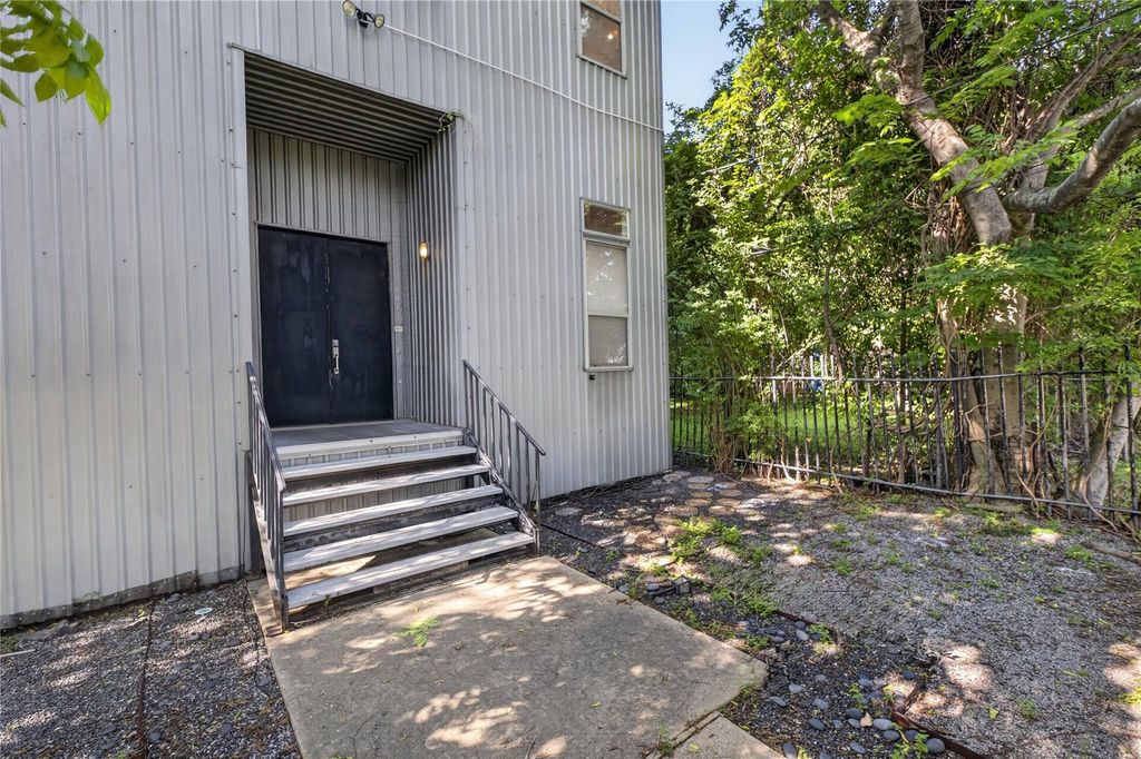 Photo of 402 Harvard Street, Houston, TX 77007 (MLS # 66806328)
