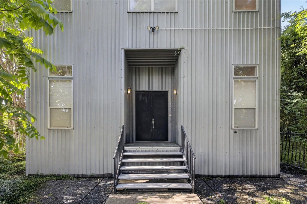 Photo of 402 Harvard Street, Houston, TX 77007 (MLS # 66806328)