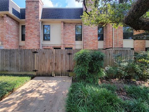 Photo of 1601 S Shepherd Drive #56, Houston, TX 77019 (MLS # 69179234)