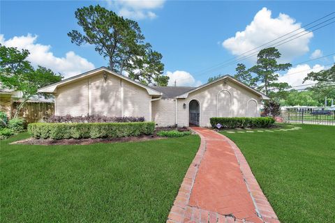 Photo of 4902 Dunsmere Street, Houston, TX 77018 (MLS # 79655608)