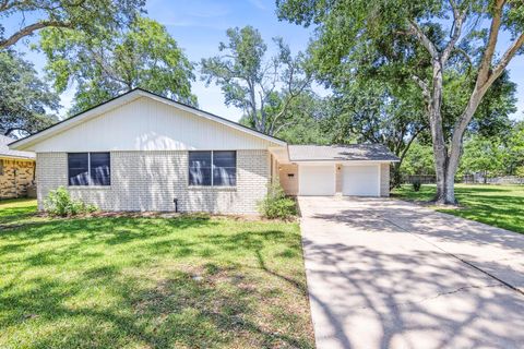 Photo of 3010 Lamar Circle, El Campo, TX 77437 (MLS # 58833965)