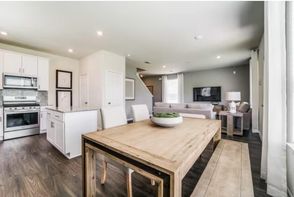 25482 Multiflora Drive