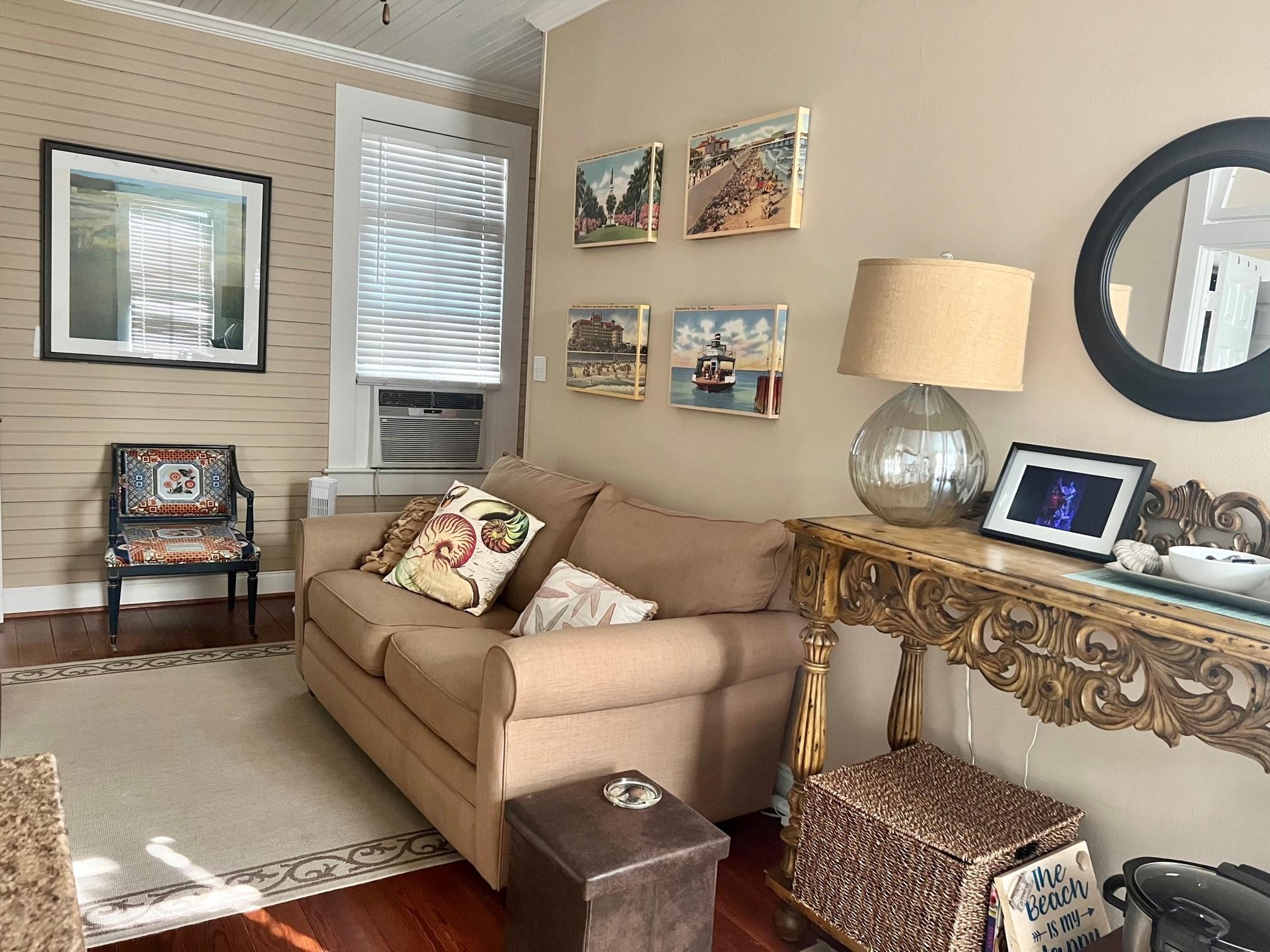 1812 Winnie Rear