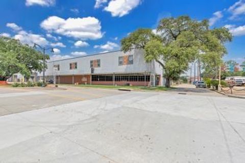 Photo of 612 W Texas Ave Avenue #221, Baytown, TX 77520 (MLS # 43796927)