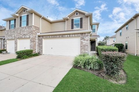 Photo of 16020 Sweetwater Fields Lane, Tomball, TX 77377 (MLS # 71755096)