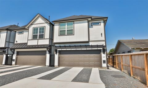 Photo of 121 E 43rd Street, Houston, TX 77018 (MLS # 61242761)