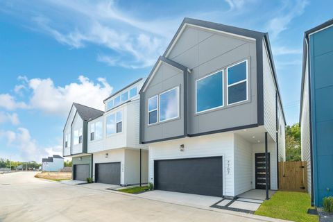 Photo of 7707 Inwood Grove Lane, Houston, TX 77088 (MLS # 71800551)