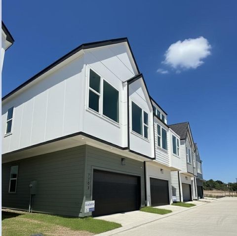 Photo of 7707 Inwood Grove Lane, Houston, TX 77088 (MLS # 71800551)