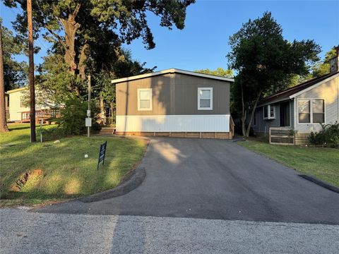 Photo of 13110 Lake Villa Dr, Willis, TX 77318 (MLS # 98719124)