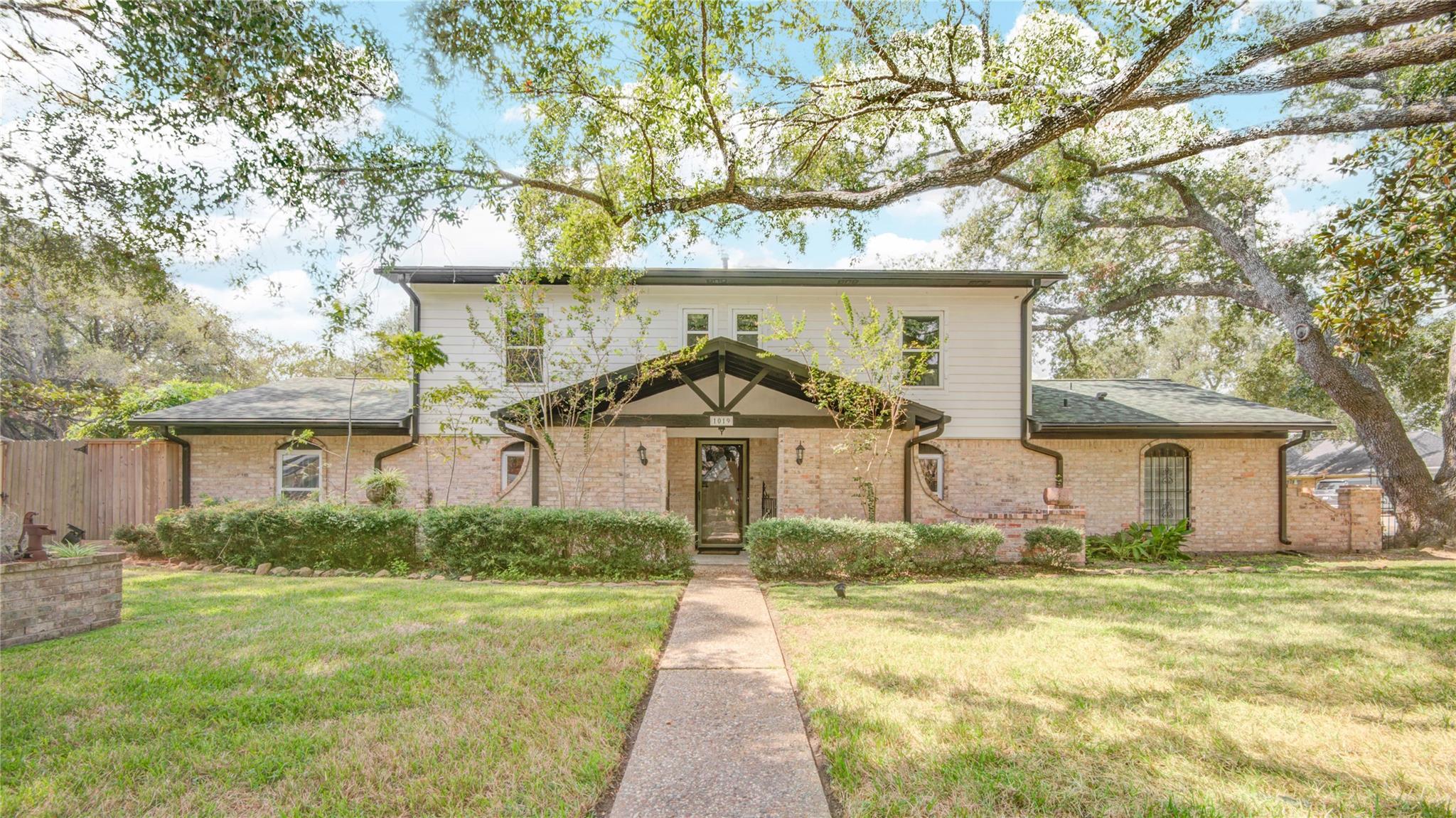 1019 Dogwood Street