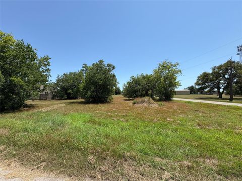 Photo of 401 E Tres Palacios Avenue, Palacios, TX 77465 (MLS # 54972758) Photo of 401 E Tres Palacios Avenue, Palacios, TX 77465 (MLS # 54972758)