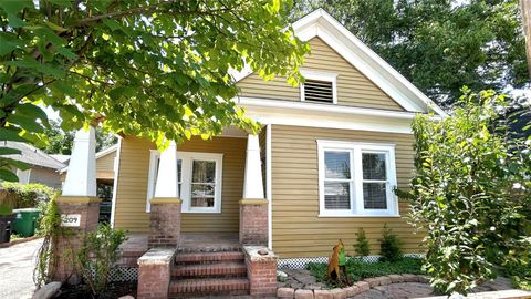 Photo of 209 Walton Street, Houston, TX 77009 (MLS # 77397941)