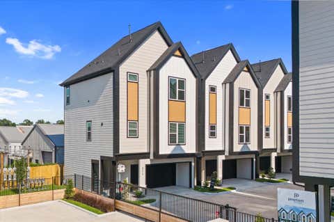 Photo of 1307 Oak Tree Forest Court, Houston, TX 77018 (MLS # 64870726)