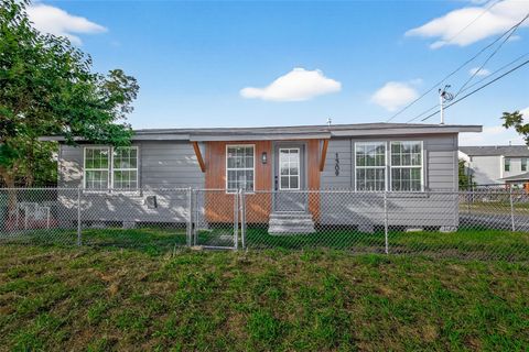 Photo of 1509 Moody Street, Houston, TX 77009 (MLS # 29793302)