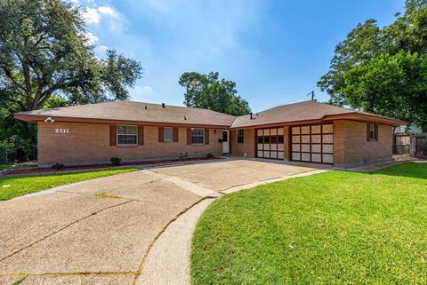 2511 Meadow Lane La Marque TX 77568