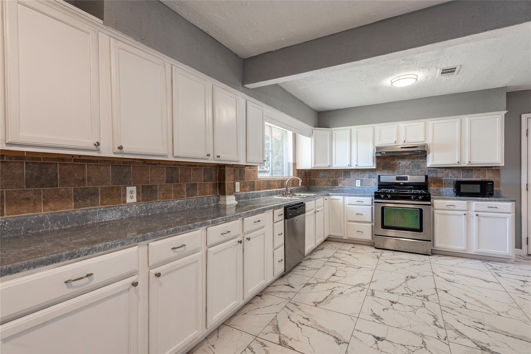 2511 Meadow Lane