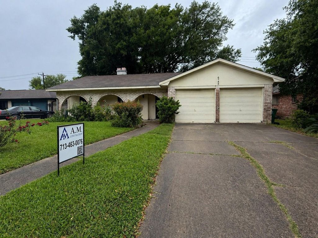 Photo of 6742 Indian Lake Drive, Houston, TX 77489 (MLS # 24485218)