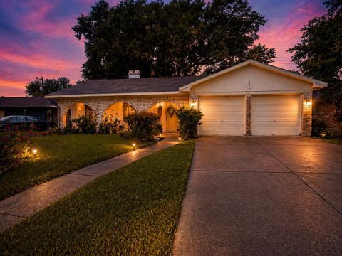 Photo of 6742 Indian Lake Drive, Houston, TX 77489 (MLS # 24485218)