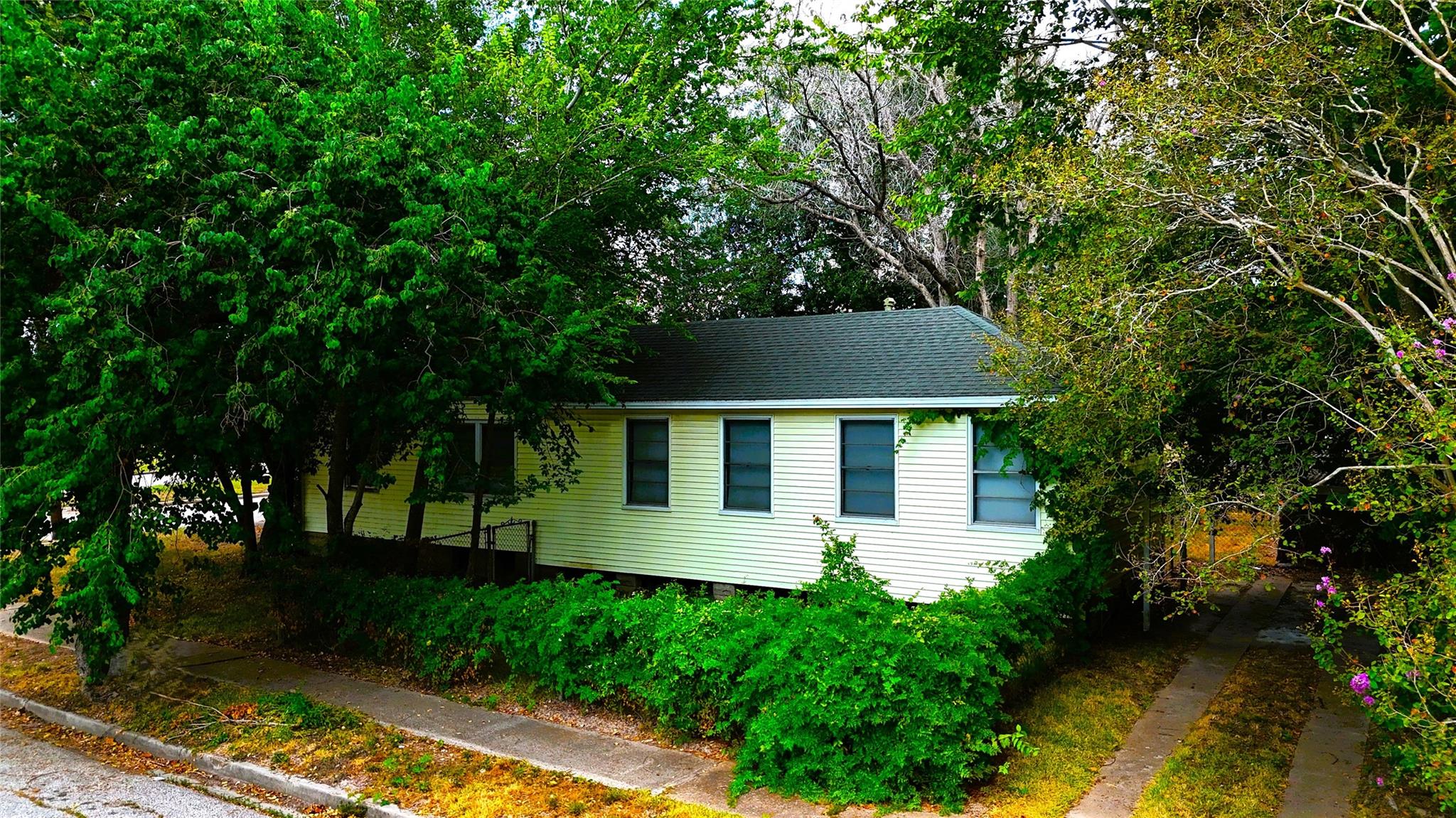 706 E Defee Avenue