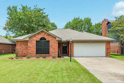 Photo of 112 Papaya Street, Lake Jackson, TX 77566 (MLS # 75889357)