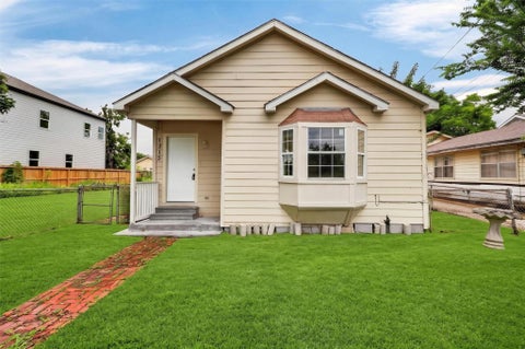 Photo of 1315 E 33rd Street, Houston, TX 77022 (MLS # 97161823)