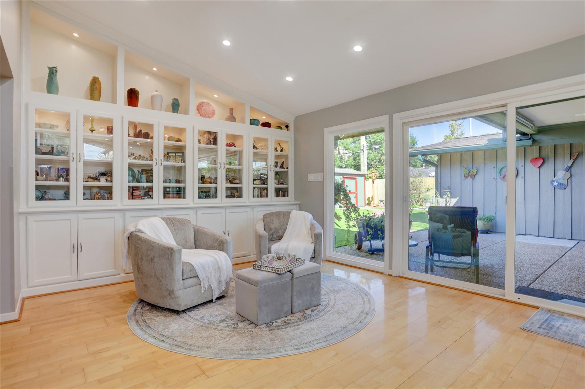 4302 Hummingbird Street