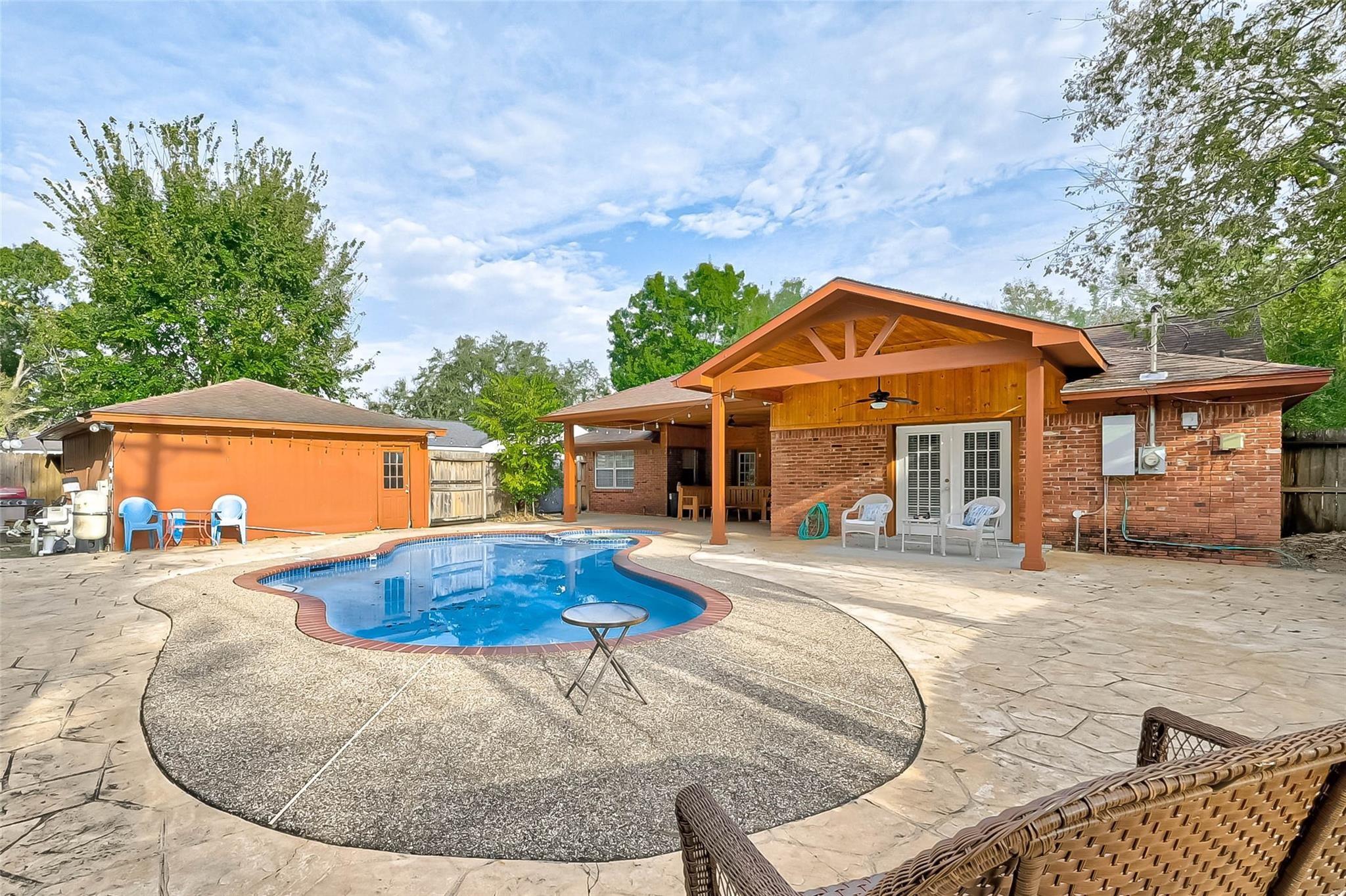 5711 Hummingbird Street