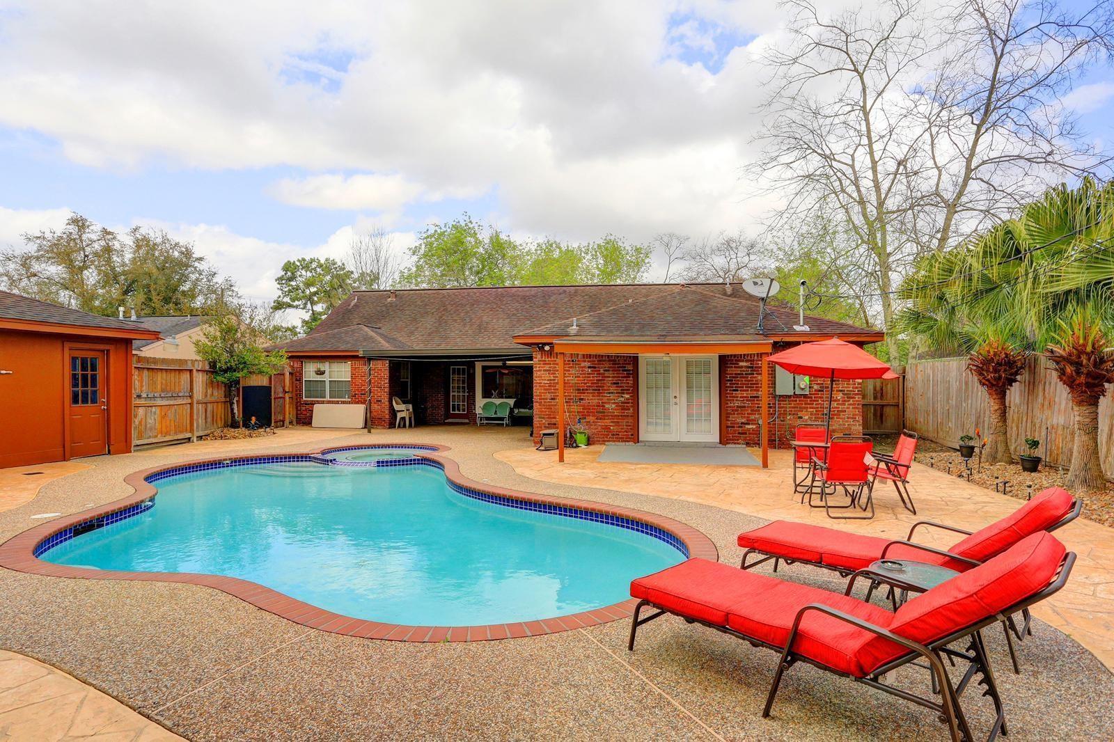 5711 Hummingbird Street