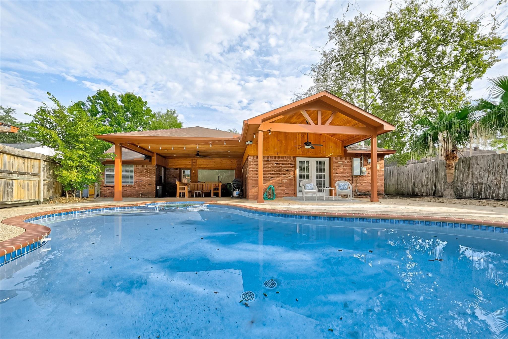 5711 Hummingbird Street