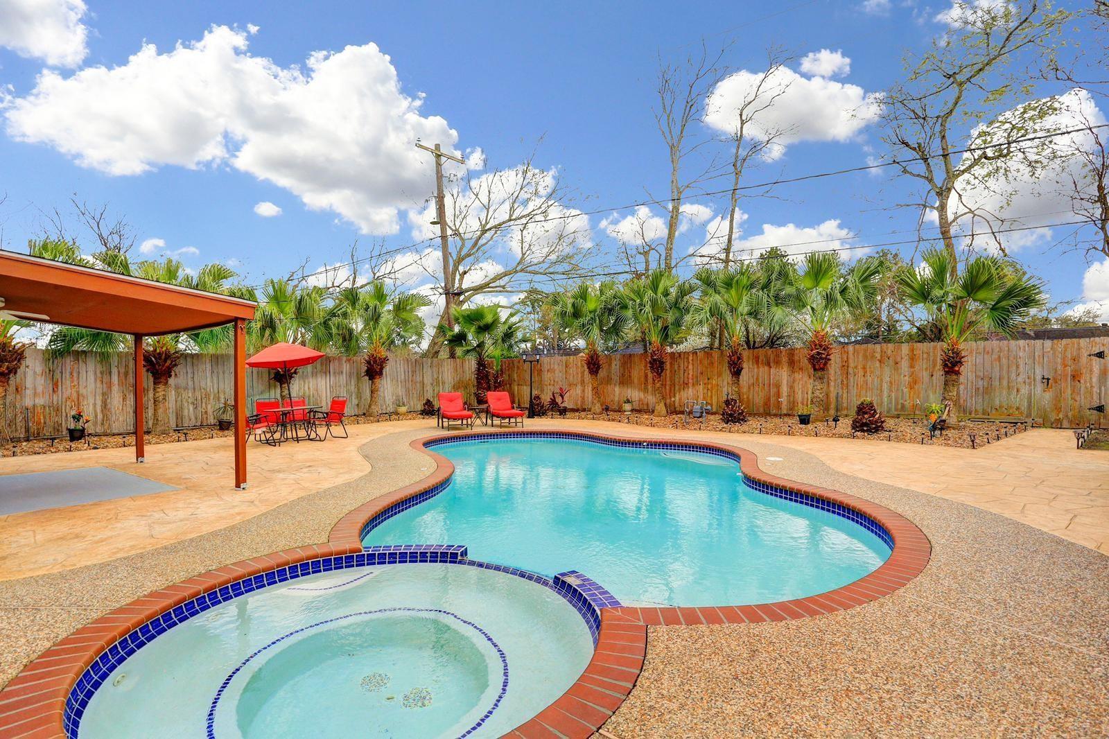 5711 Hummingbird Street