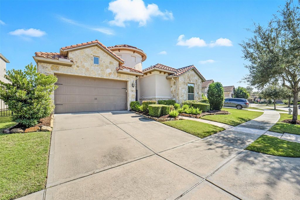 Photo of 10 Silent Way Drive, Sugar Land, TX 77498 (MLS # 41043306)